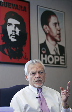 Ohio judge supports Obama and Che